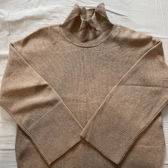 Banana Republic Factory oversized mockneck sweater, tan/camel, size M - Picture 2 of 5